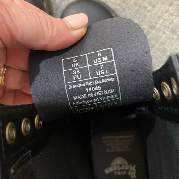 Dr. Martens Vegan 14045 Lace Up Boots Women Size 7 - Picture 9 of 9